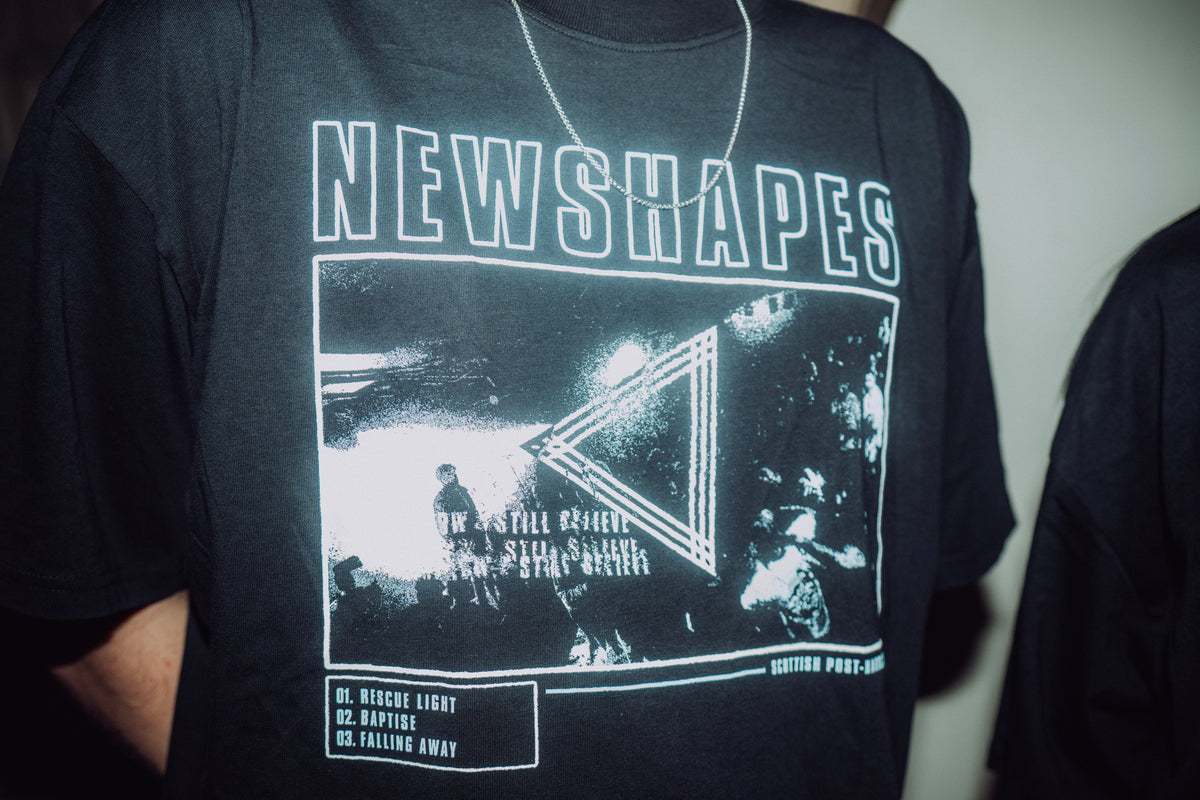 tracklist triangle tee ◁
